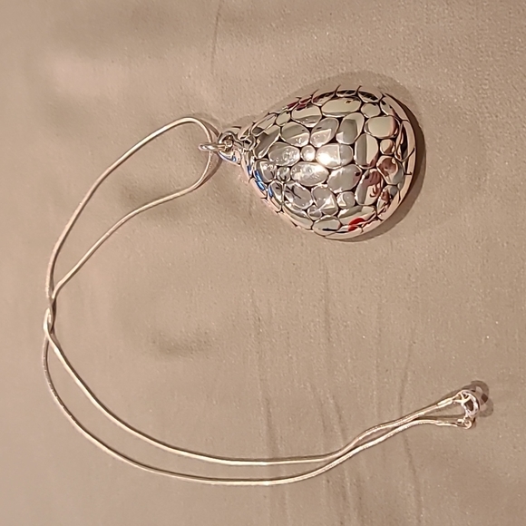 Sterling silver puffy tear drop pebbled surface necklace - Picture 7 of 9